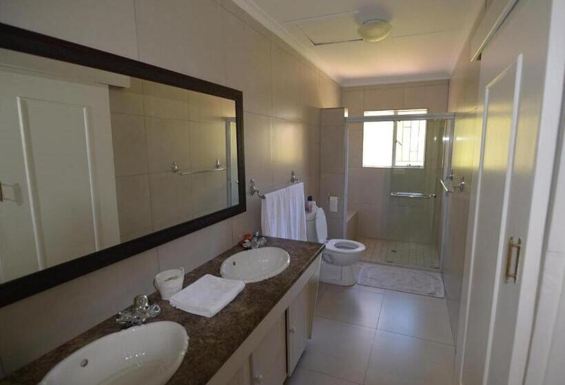 Студия Стандарт, Attaché Guest Lodge & Health Spa
