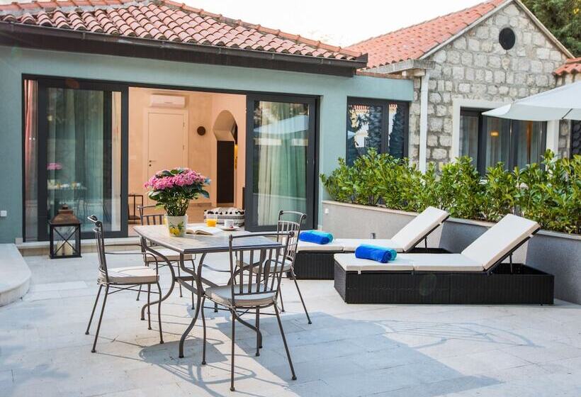 استودیوی لوکس, Villa Diamond