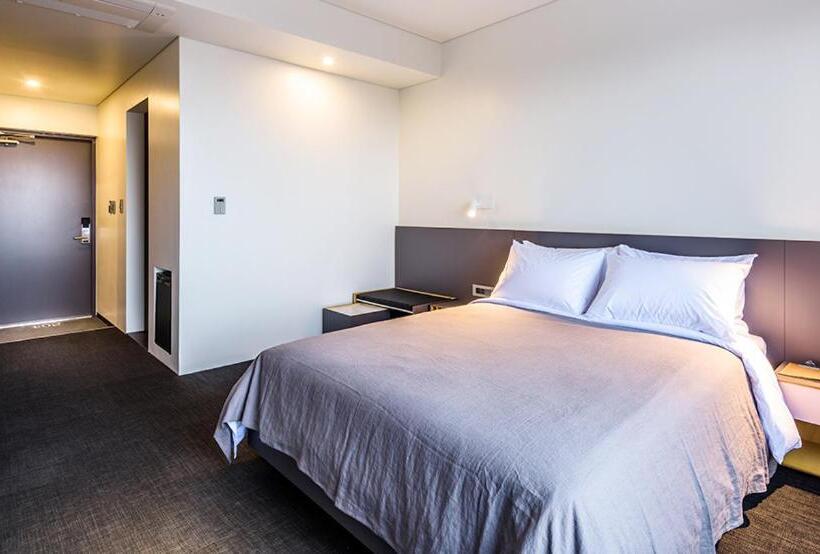 Quarto standard, Jeju Bricks