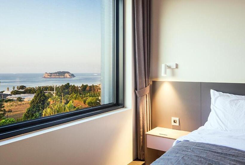 Quarto standard, Jeju Bricks