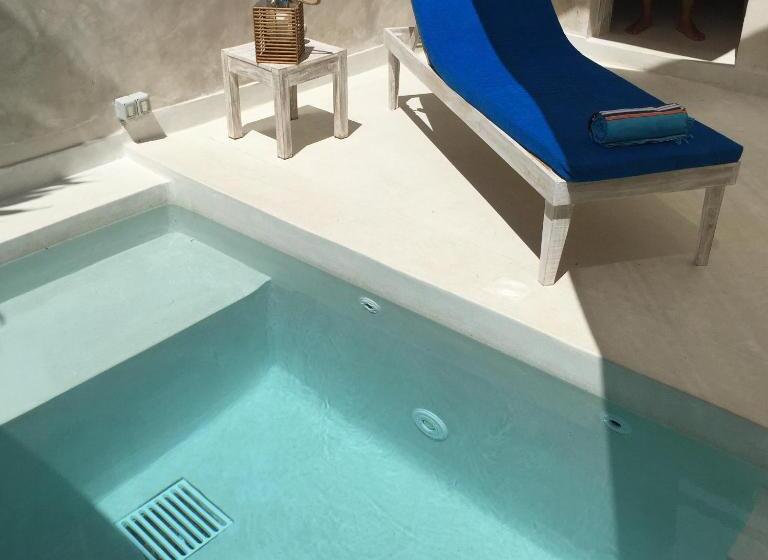 سوئیت جونیور با استخر, The Villa Luxury Suites