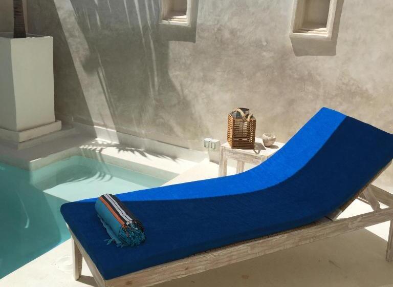 سوئیت جونیور با استخر, The Villa Luxury Suites