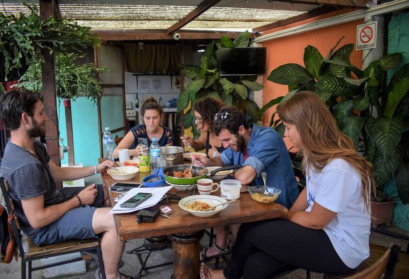 تختخواب در اتاق مشترک, Hostal Antigua
