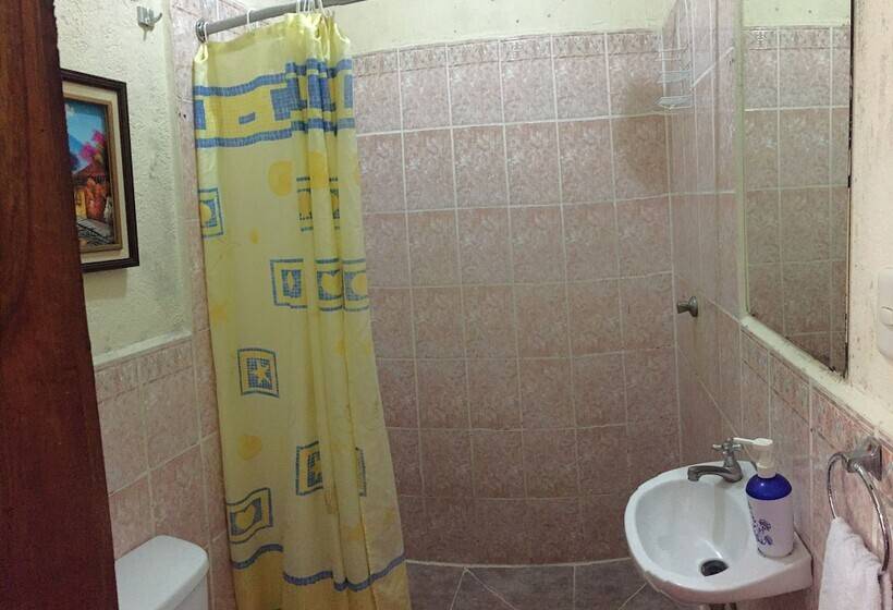 تختخواب در اتاق مشترک, Hostal Antigua