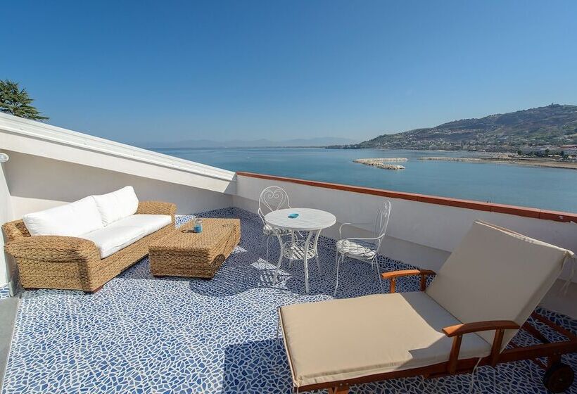 غرفة ديلوكس مطلّة علي البحر, B&b Vistamare Suite