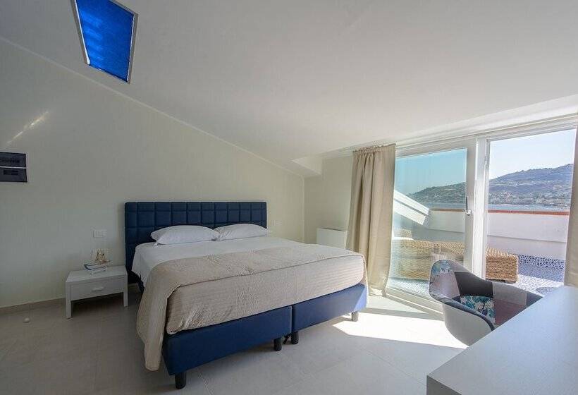 غرفة ديلوكس مطلّة علي البحر, B&b Vistamare Suite