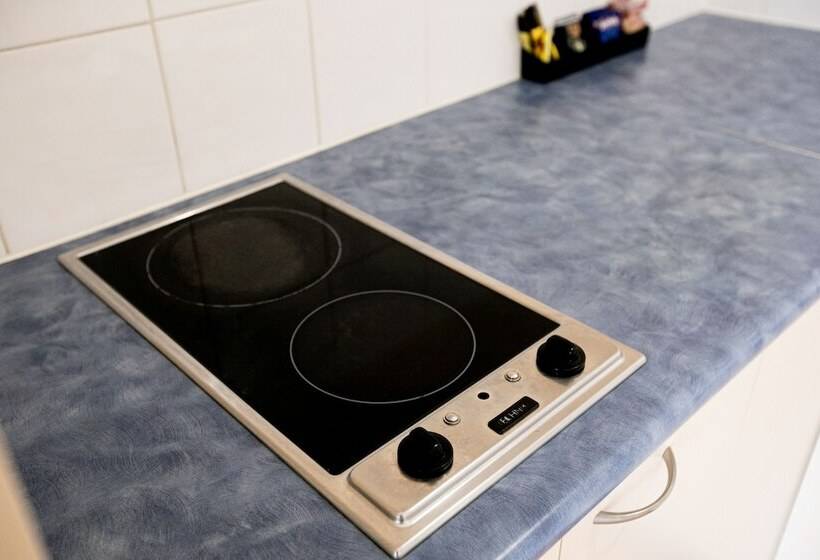 クラシックスタジオ, Sunlit Waters Studio Apartments