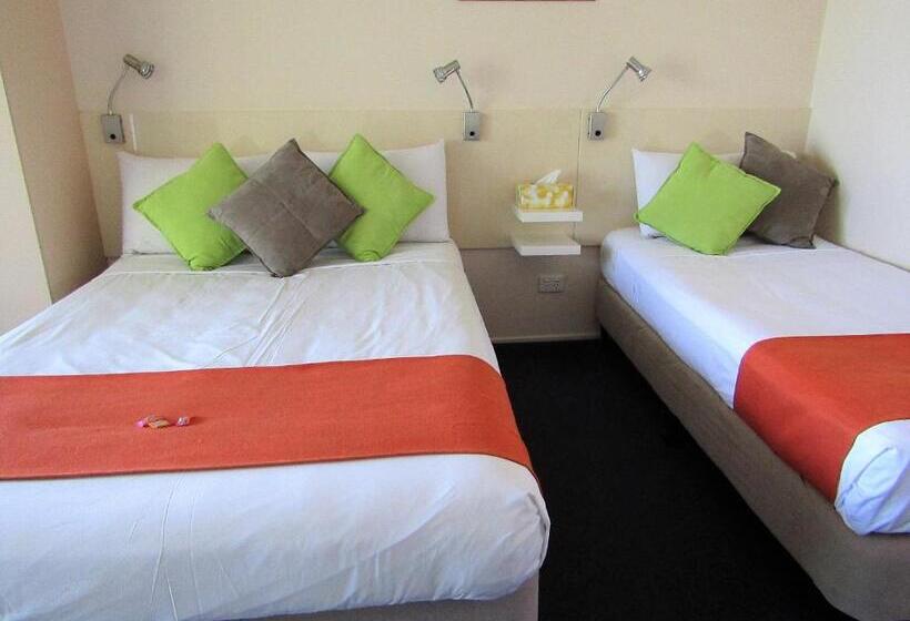 クラシックスタジオ, Sunlit Waters Studio Apartments