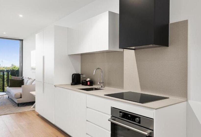 דירת שני חדרים, Tyrian Albert Park Lake