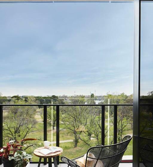 דירת שני חדרים, Tyrian Albert Park Lake