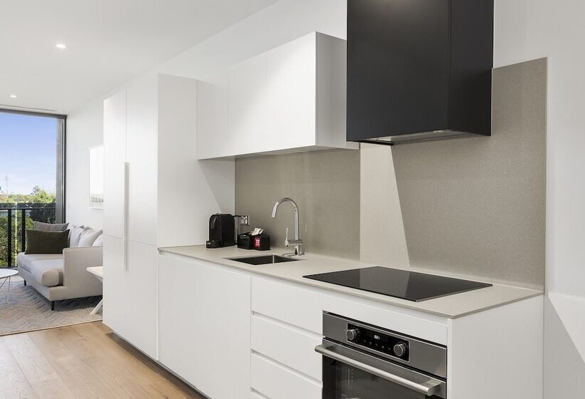 דירת חדר, Tyrian Albert Park Lake