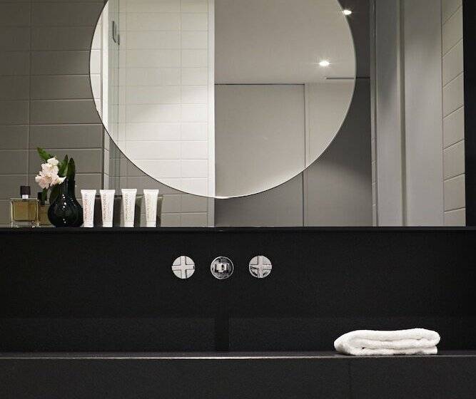 דירת חדר, Tyrian Albert Park Lake