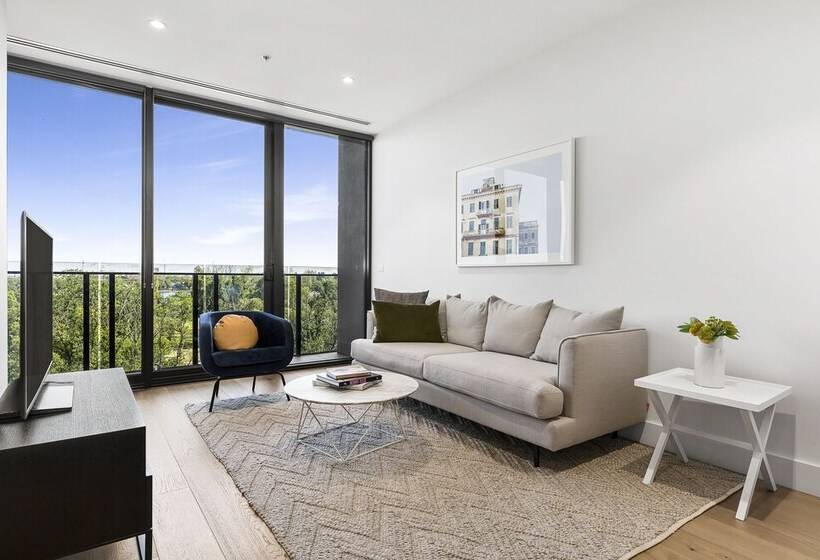 דירת חדר, Tyrian Albert Park Lake