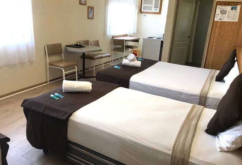 패밀리 룸, Angel S Rest Motel