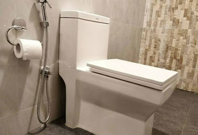 استودیوی لوکس, Quay Apartments Thamel