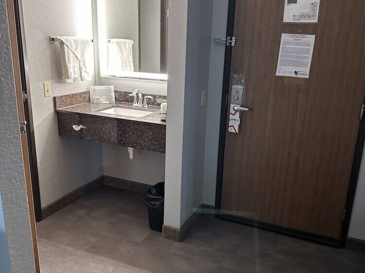 إستوديو ديلوكس, Americinn By Wyndham Monroe