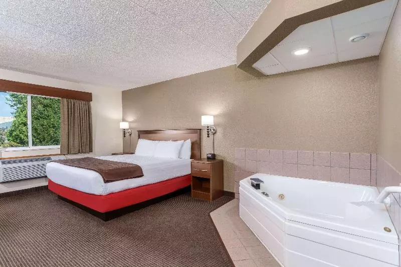 Standard-huone King-vuode, Americinn By Wyndham Monroe