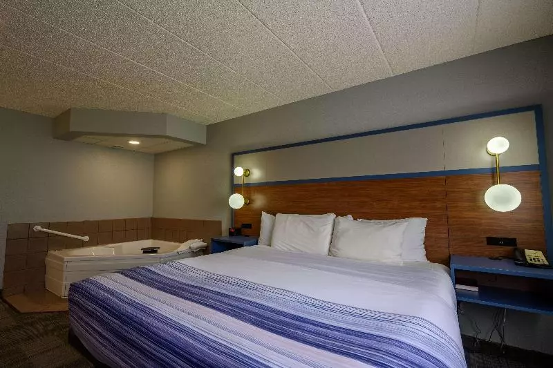 Standard-huone King-vuode, Americinn By Wyndham Monroe