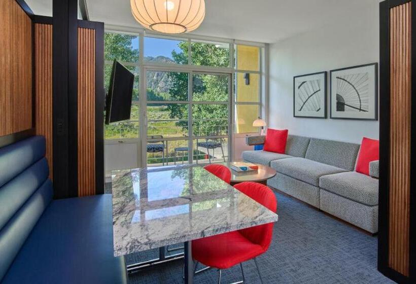 クイーンサイズベッドのスイートルーム, Aspen Meadows Resort