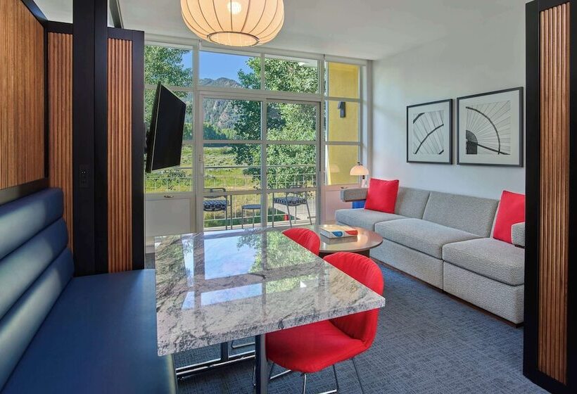 クイーンサイズベッドのスイートルーム, Aspen Meadows Resort