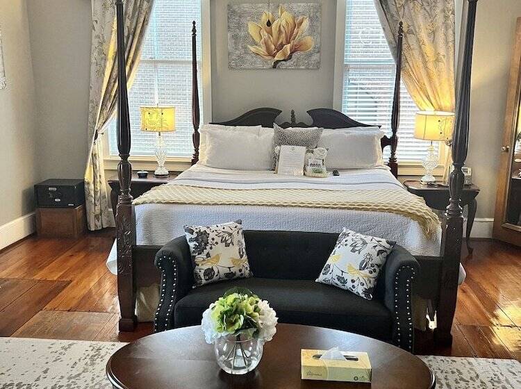 キングサイズベッドのデラックスルーム, Barksdale House Inn