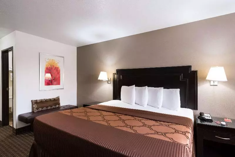 キングサイズベッドのスタンダードルーム, Econo Lodge Inn & Suites Williams   Grand Canyon Area