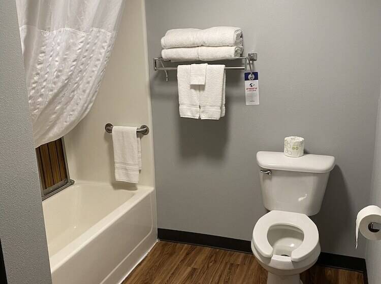 스위트, Americinn By Wyndham Aberdeen  Event Center