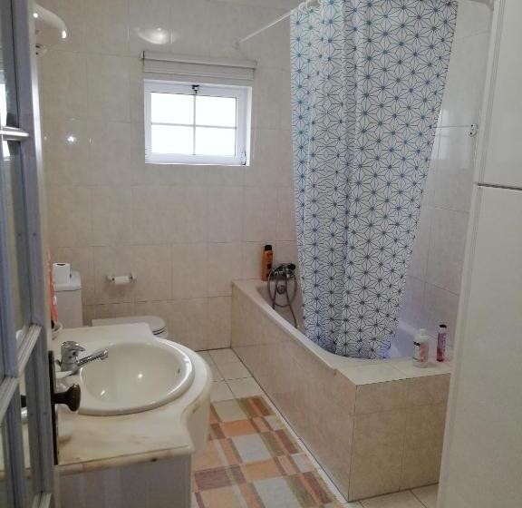 اتاق استاندارد با سرویس بهداشتی مشترک, Vagueira Guest House