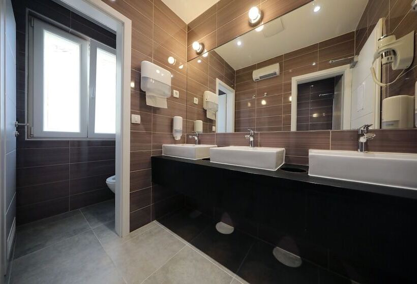 اتاق استاندارد با سرویس بهداشتی مشترک, Downtown Boutique Hostel