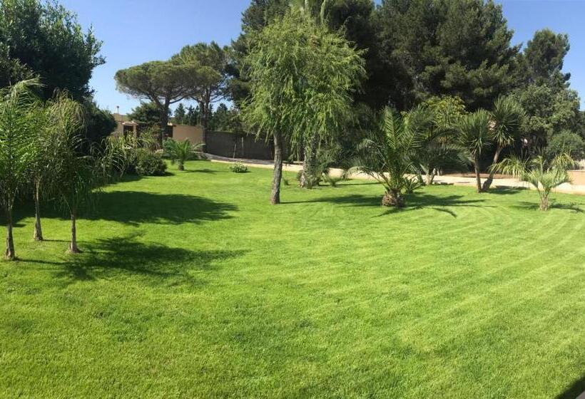 جناح جونيور مطل على الحديقة, B&b Villa Jonica