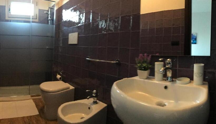 جناح جونيور مطل على الحديقة, B&b Villa Jonica