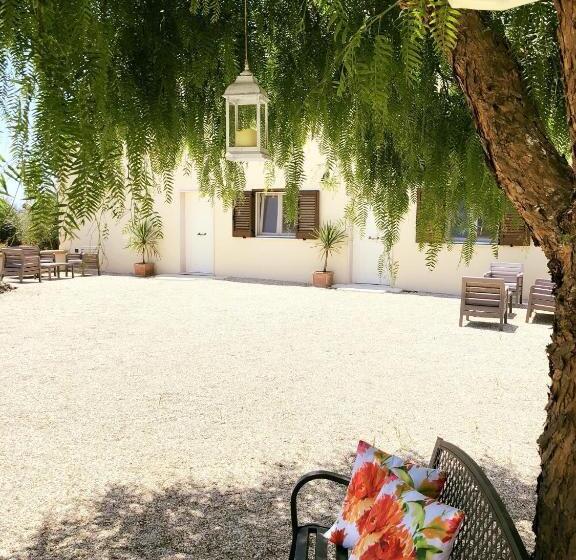 جناح جونيور مطل على الحديقة, B&b Villa Jonica