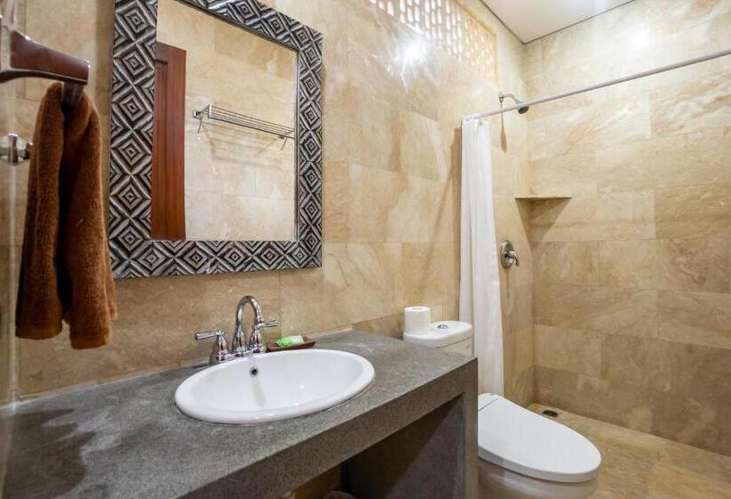 Camera Deluxe, Kecik Inn