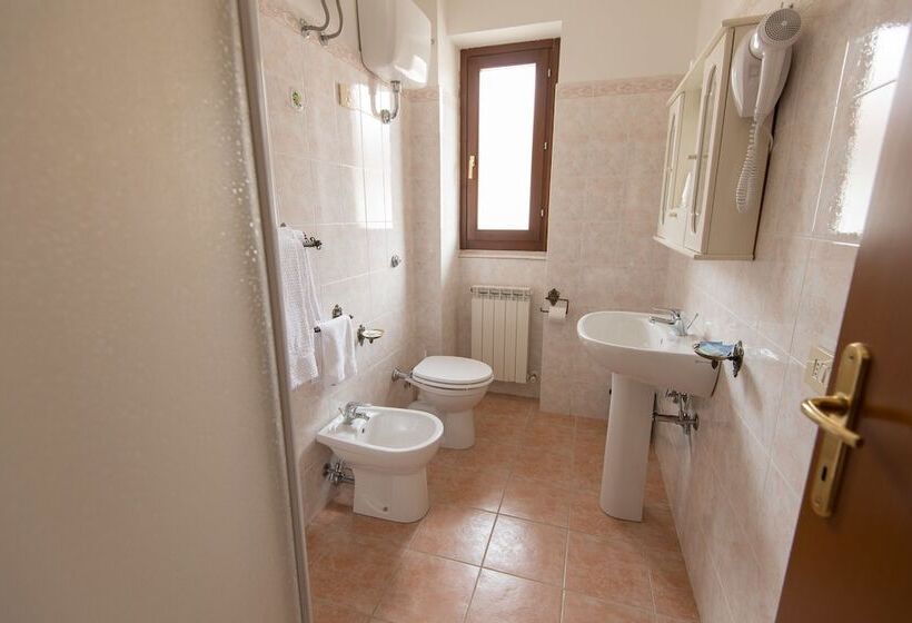 اتاق استاندارد یک نفره, Albergo Della Corte