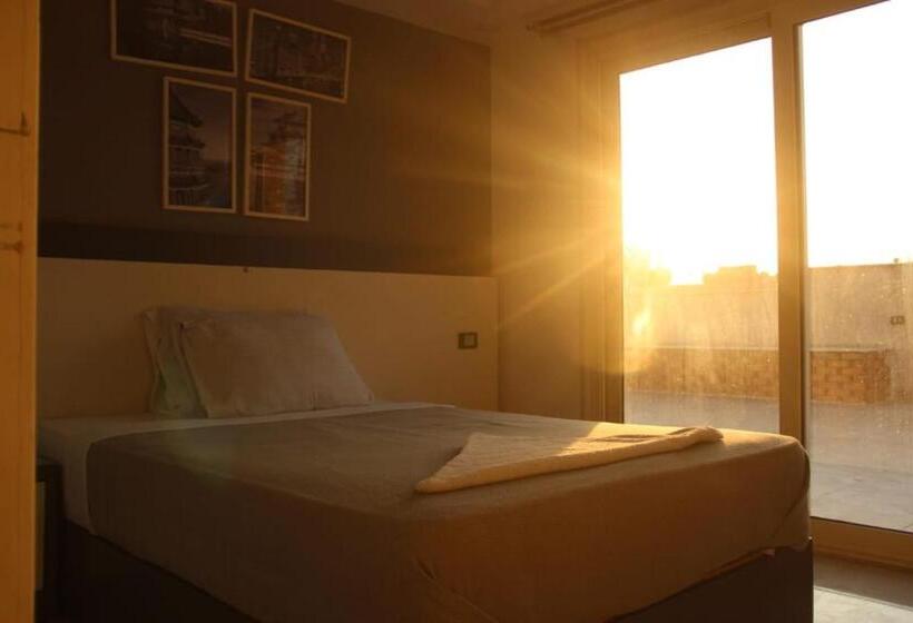 اتاق استاندارد یک نفره, Azar Boutique