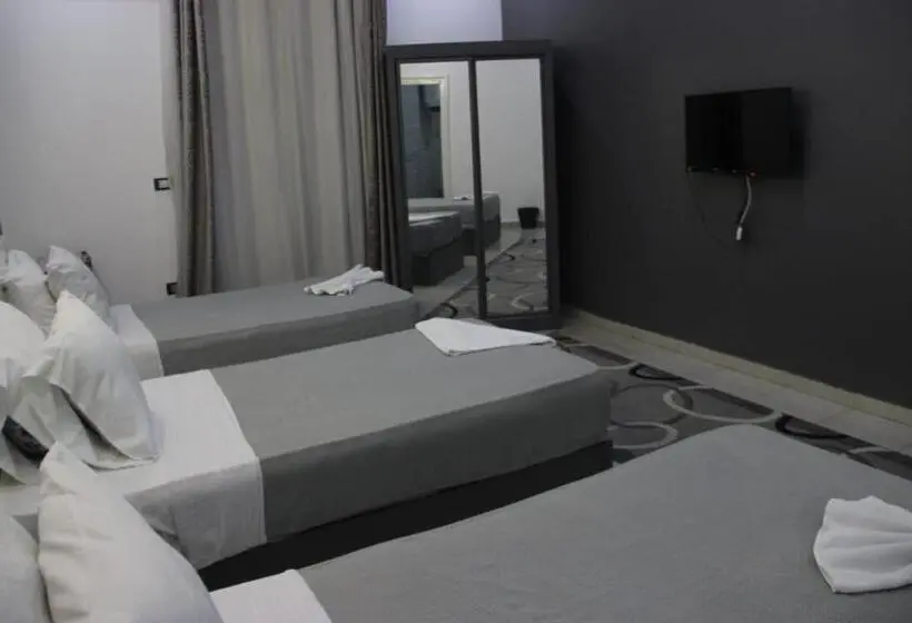 اتاق استاندارد سه نفره, Azar Boutique