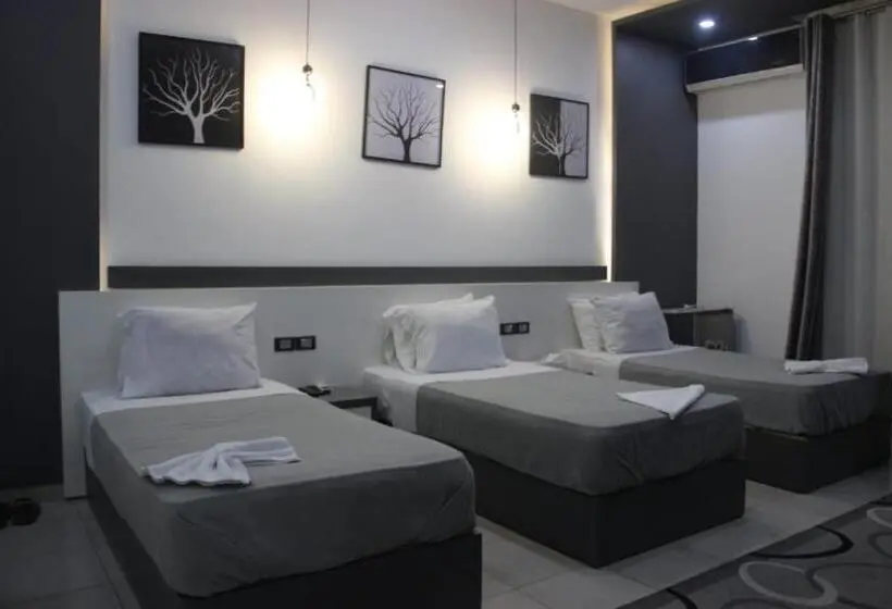 اتاق استاندارد سه نفره, Azar Boutique