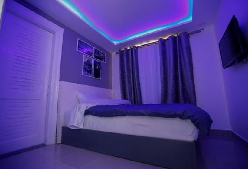 اتاق استاندارد یک نفره, Azar Boutique