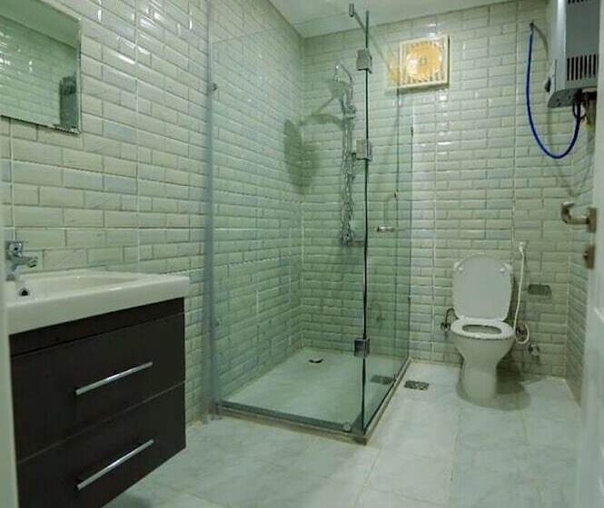 اتاق استاندارد سه نفره, Azar Boutique