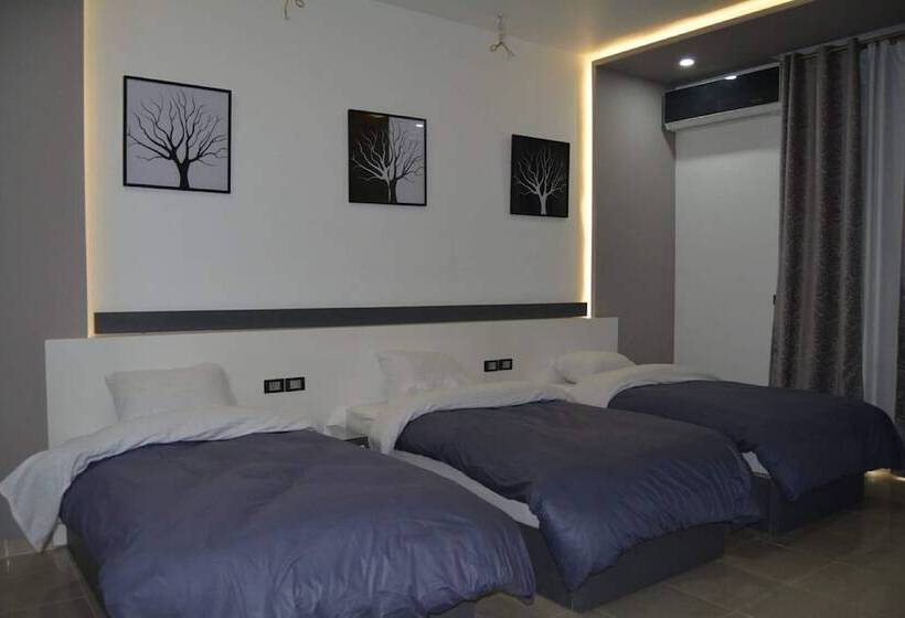 اتاق استاندارد سه نفره, Azar Boutique