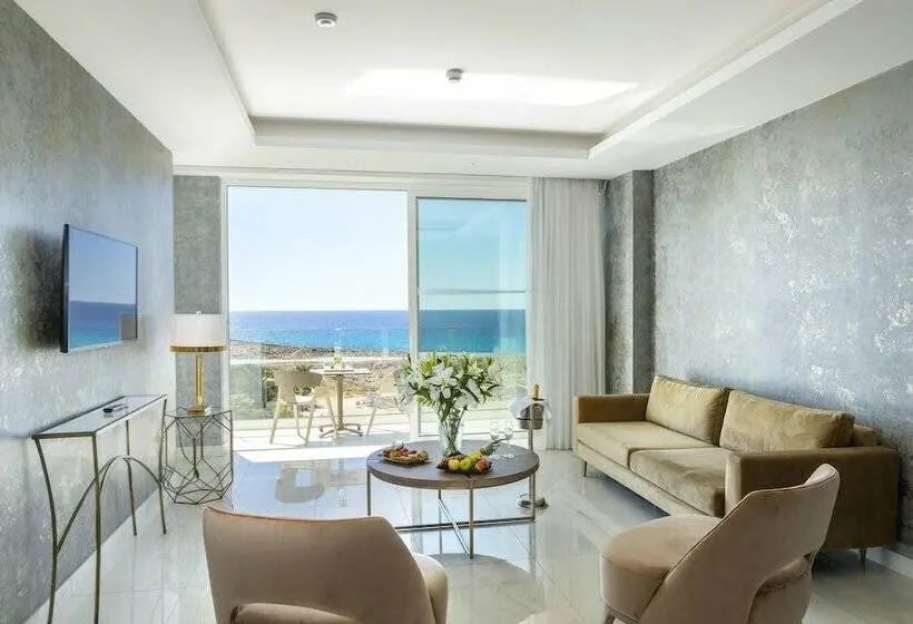 オーシャンビュースイート, Chrysomare Beach Hotel & Resort