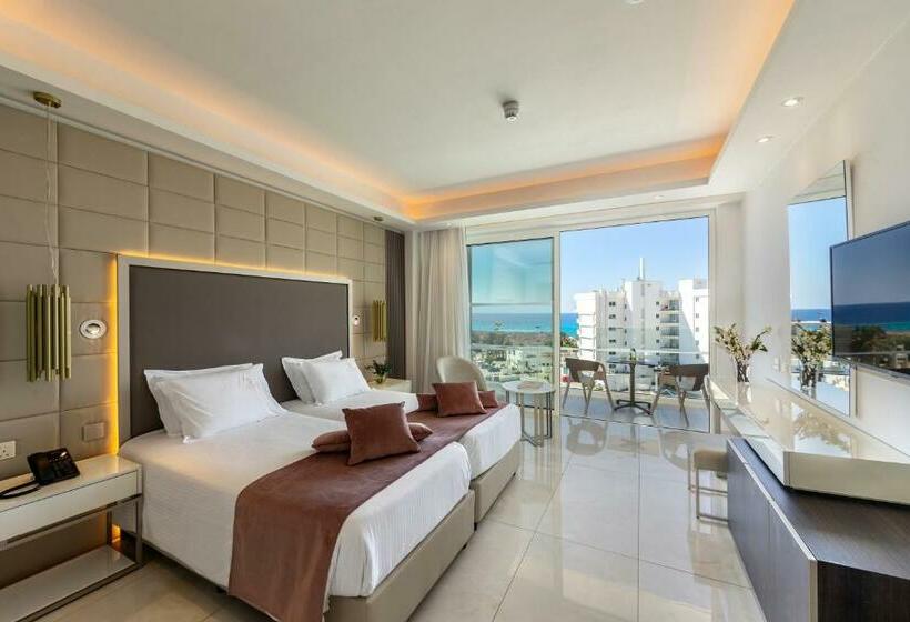 غرفة سوبيريور ذات إطلالة جانبية على البحر, Chrysomare Beach Hotel & Resort