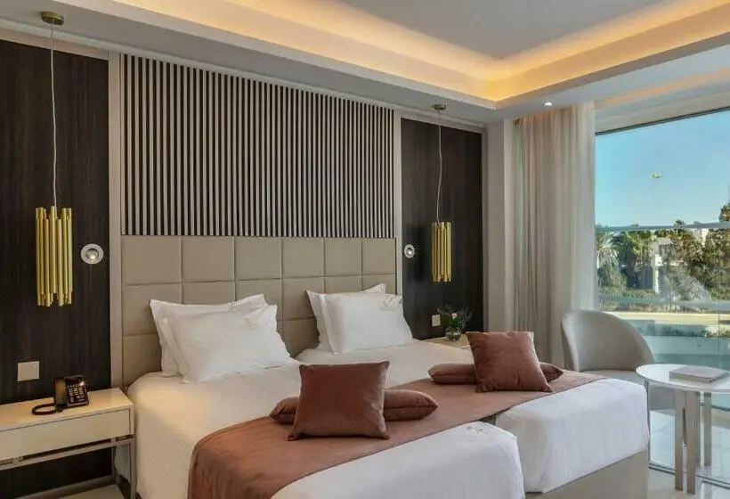 Superior Interior Room