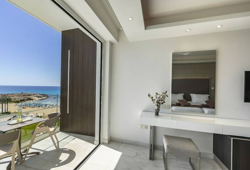 غرفة سوبيريور مطلّة علي البحر, Chrysomare Beach Hotel & Resort