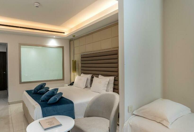 غرفة عائلية مطلّة علي البحر, Chrysomare Beach Hotel & Resort