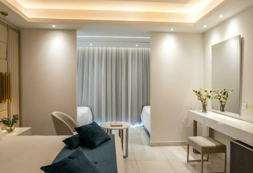 غرفة عائلية مطلّة علي البحر, Chrysomare Beach Hotel & Resort