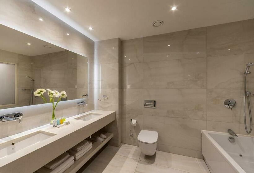 غرفة عائلية مطلّة علي البحر, Chrysomare Beach Hotel & Resort