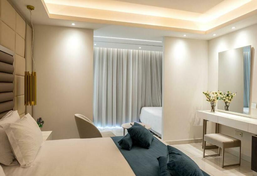 غرفة عائلية مطلّة علي البحر, Chrysomare Beach Hotel & Resort