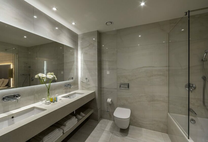 غرفة عائلية مطلّة علي البحر, Chrysomare Beach Hotel & Resort