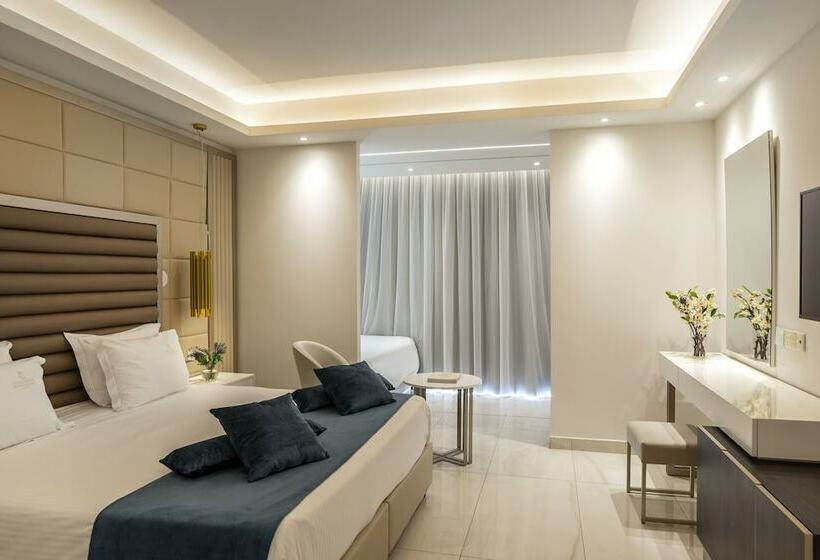 غرفة عائلية مطلّة علي البحر, Chrysomare Beach Hotel & Resort